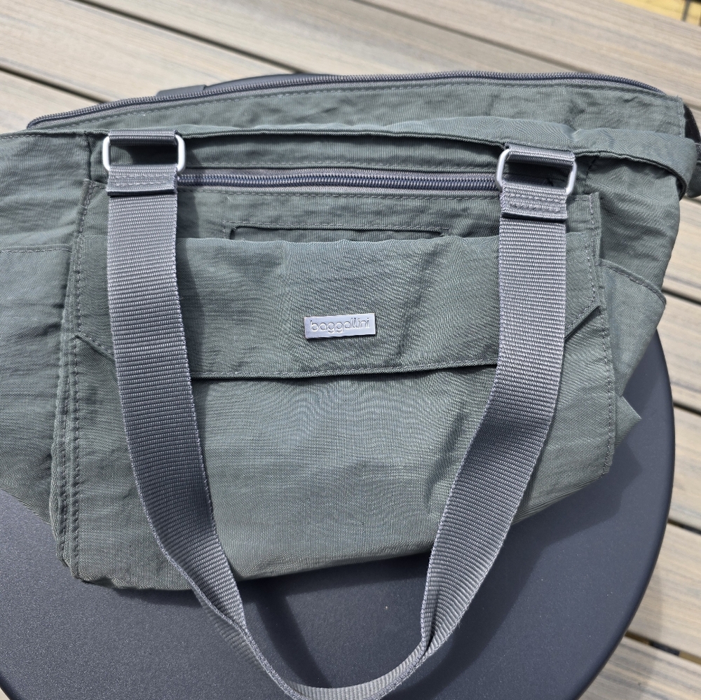 Baggallini grey/green over the shoulder bag
